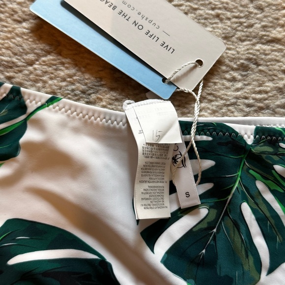 Cupshe bottoms with monstera print - Picture 2 of 4